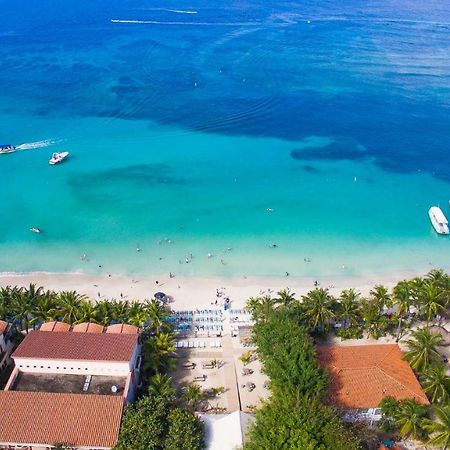 Mayan Princess Beach & Dive Resort Уест Бей Екстериор снимка